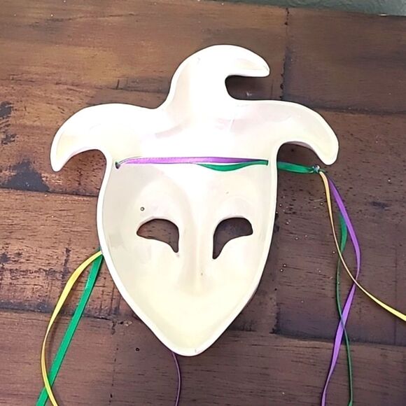 White Ceramic Joker Mask, Mardi Gras Color Ribbons, Wall Art - Picture 4 of 4